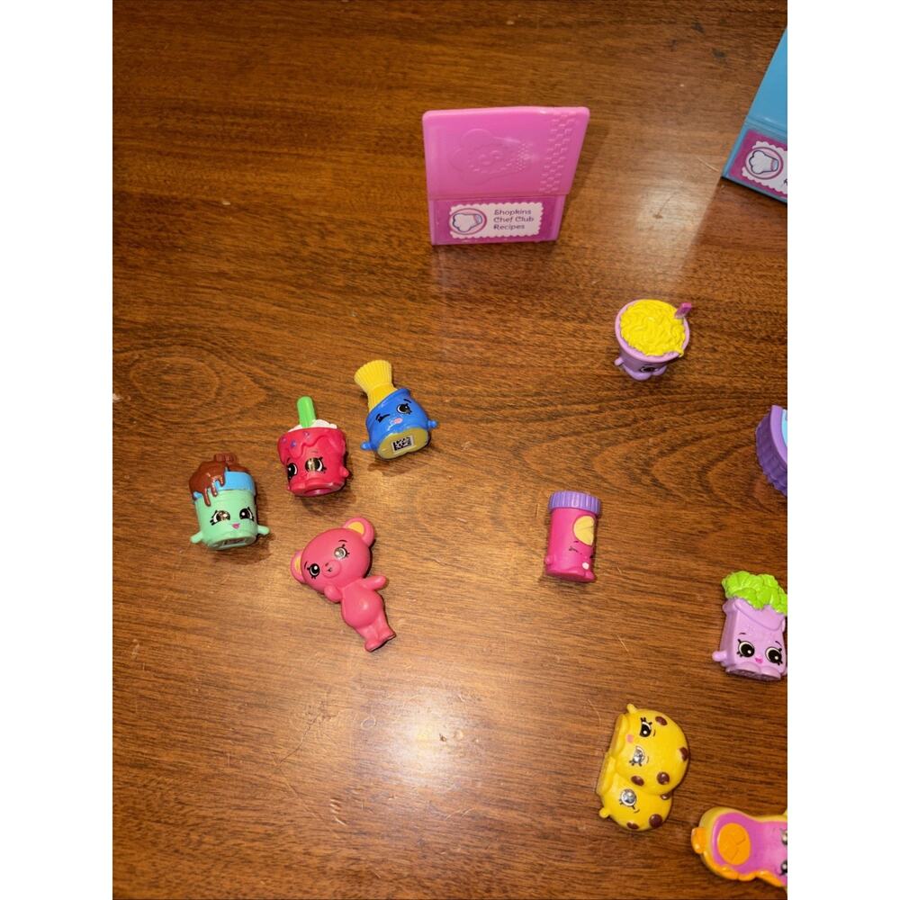 Shopkins Lot Of 20 Pieces Moose Kids Toys Collection Mini Figures - Picture 2 of 4